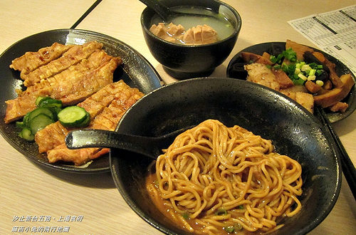 汐止美食小吃【新臺五路。上湯食府】麻醬麵 排骨麵 牛肉麵 麵食 @麻吉小兔。世界行旅