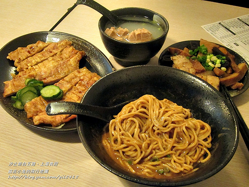 汐止美食小吃【新臺五路。上湯食府】麻醬麵 排骨麵 牛肉麵 麵食 @麻吉小兔。世界行旅